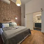 Quiet Apartment In Kazinczy Str Downtown
