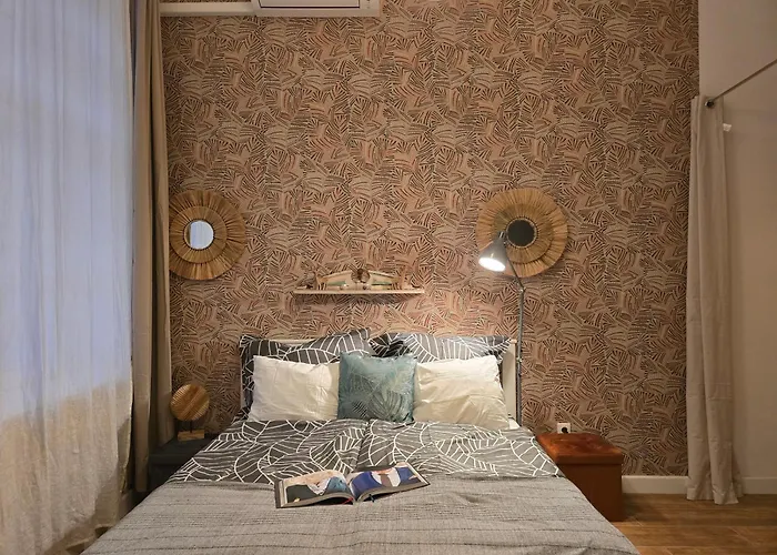 Quiet Apartment In Kazinczy Str Downtown