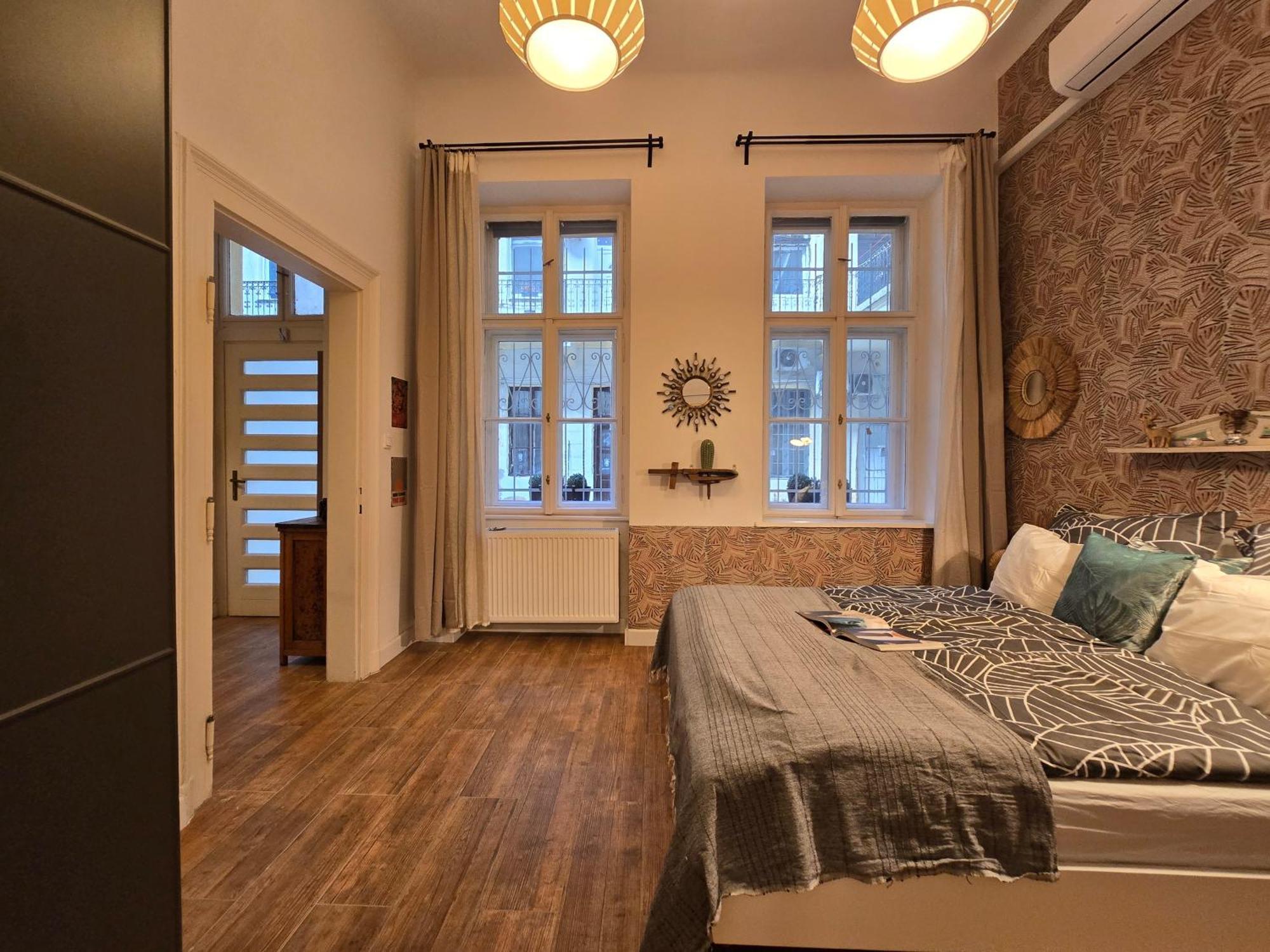 Apartment Quiet In Kazinczy Str Downtown