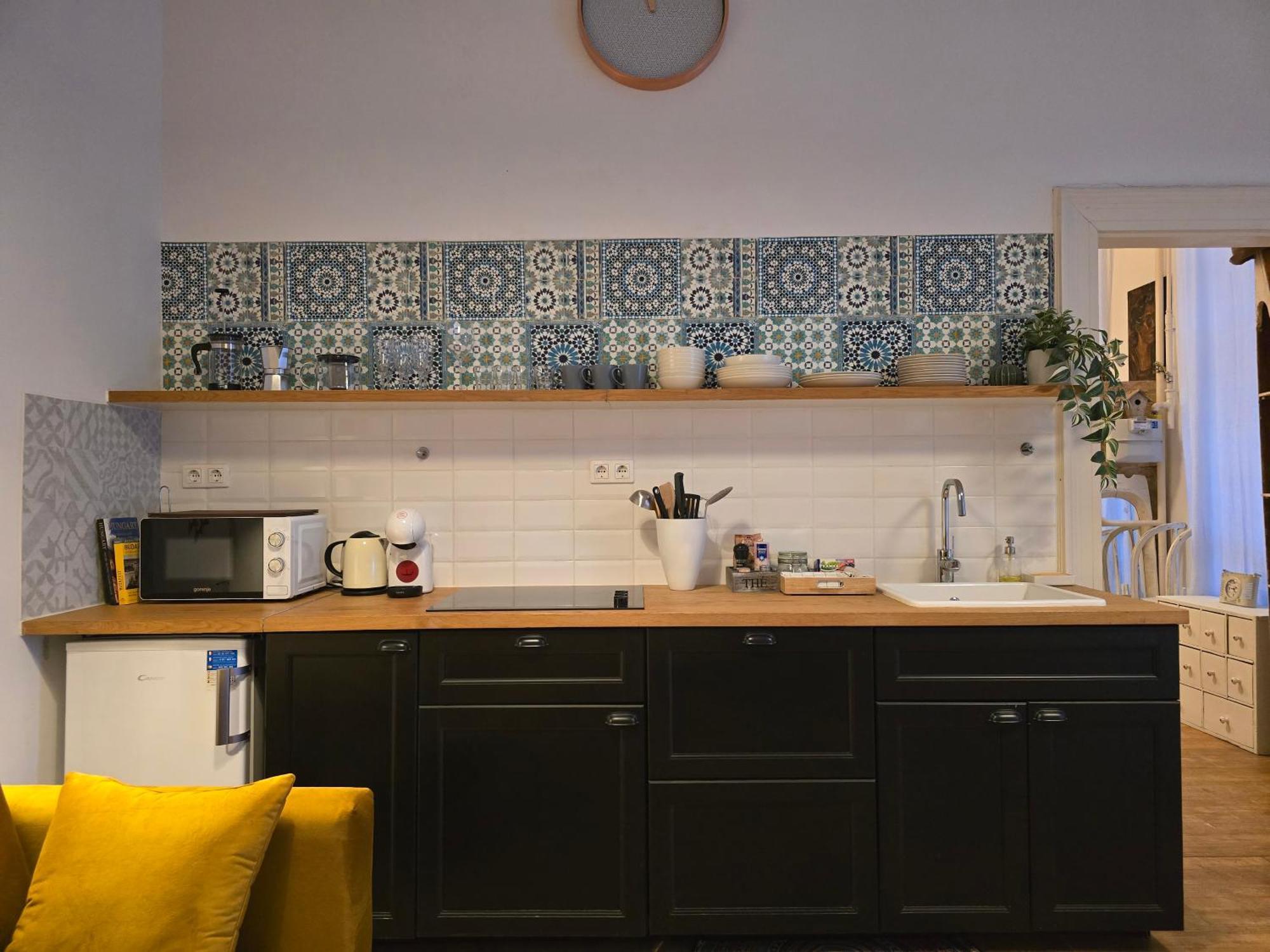 Quiet In Kazinczy Str Downtown Apartment *