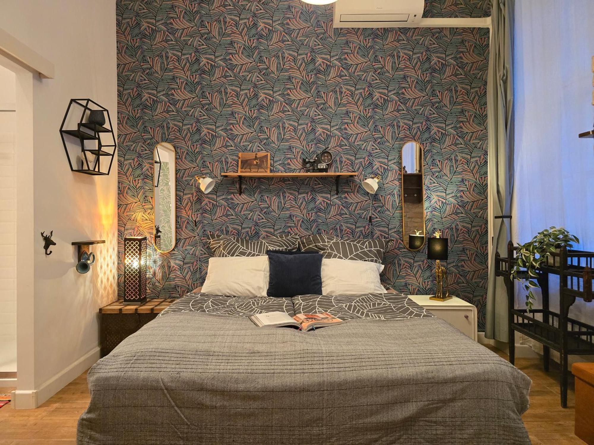 Quiet In Kazinczy Str Downtown Apartment